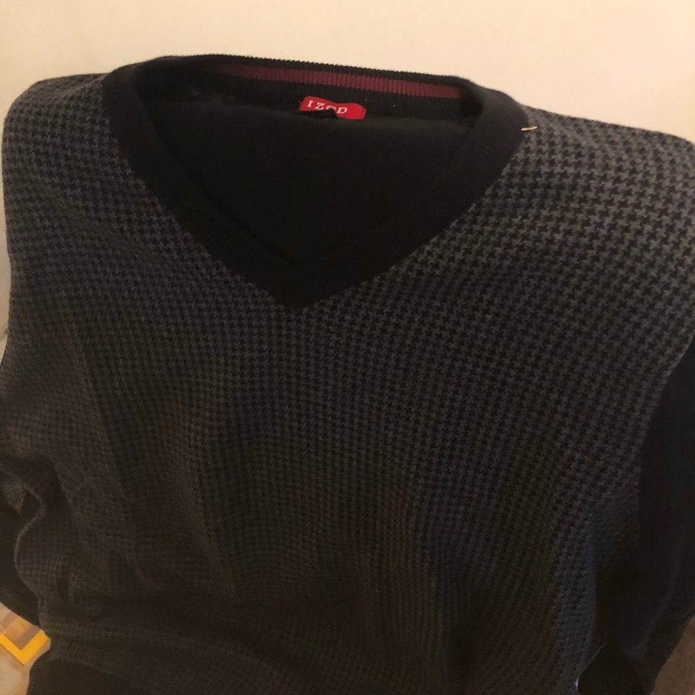 A NWOT Izod Houndstooth Sweater M